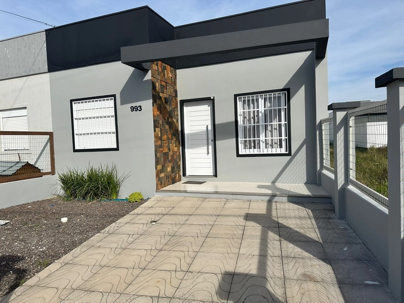 Ótima casa com piscina à venda em Capão da Canoa!: 1ª foto da galeria de imagens do imóvel
