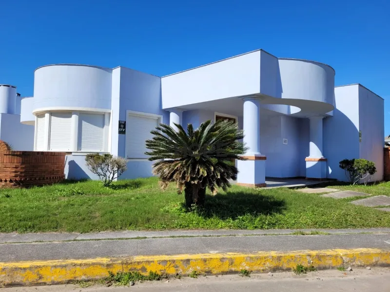 Casa em Atlântida com 3 suítes, sendo uma master com jardim provativo: 24ª foto da galeria de imagens do imóvel