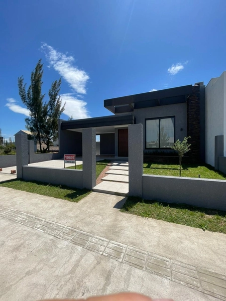 Casa com 3 dormitórios em Capão da Canoa!: 1ª foto da galeria de imagens do imóvel