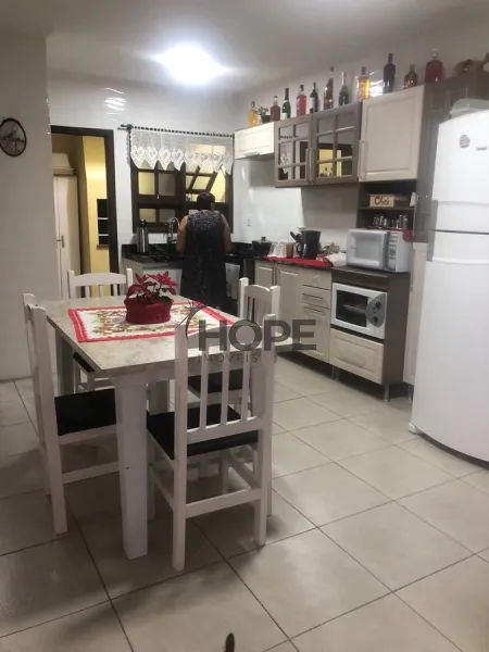 Casa de esquina na Av de Tramandaí: 3ª foto da galeria de imagens do imóvel