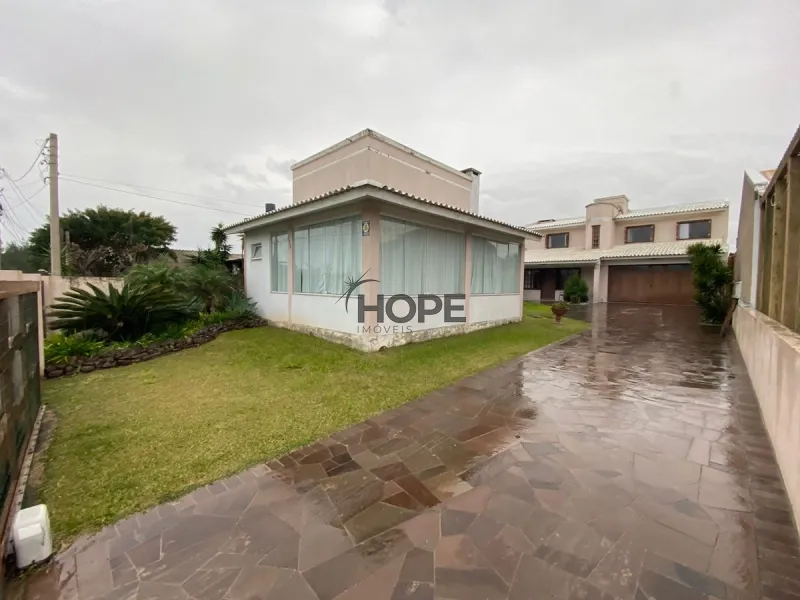 Casa com 4 dormitórios em Capão da Canoa: 1ª foto da galeria de imagens do imóvel
