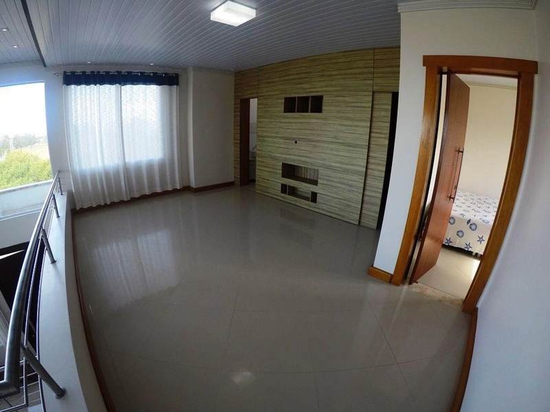 Casa 5 dormitórios em Capão da Canoa: 4ª foto da galeria de imagens do imóvel