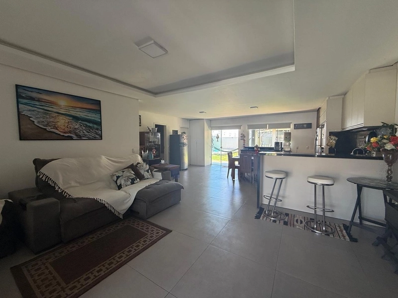casa com 3 dormitórios próxima ao mar: 4ª foto da galeria de imagens do imóvel