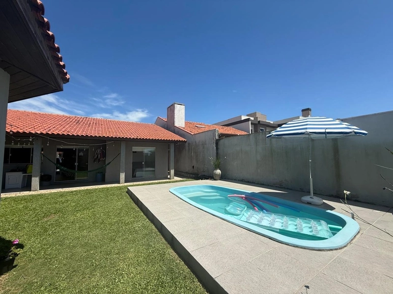 casa com 3 dormitórios próxima ao mar: 1ª foto da galeria de imagens do imóvel