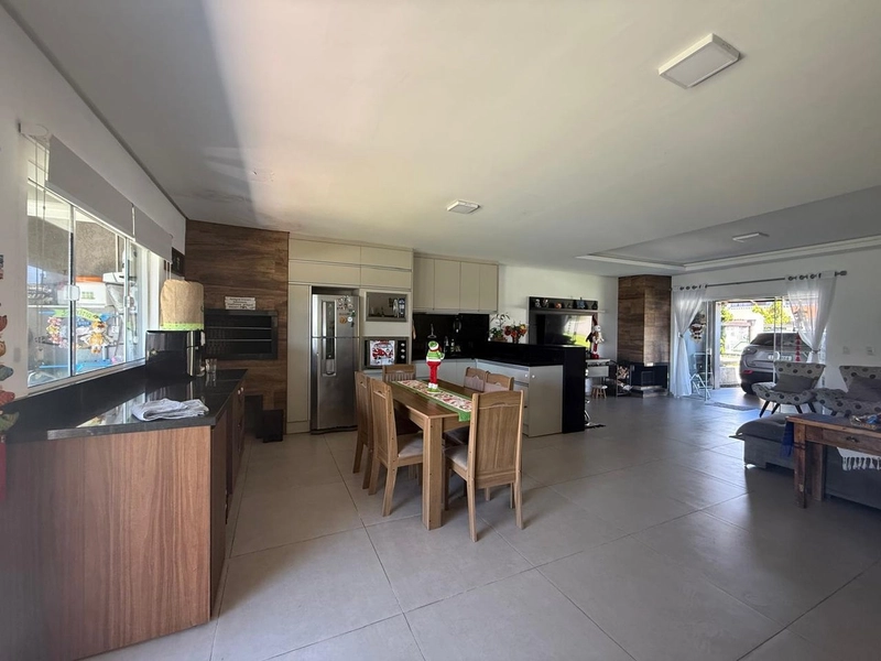 casa com 3 dormitórios próxima ao mar: 3ª foto da galeria de imagens do imóvel