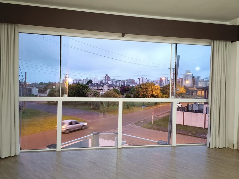 Mansão à venda com cinco suítes em Capão  da Canoa: 2ª foto da galeria de imagens do imóvel