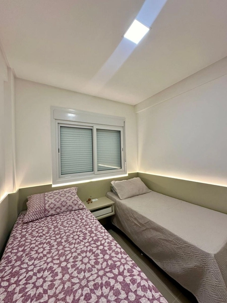 Apartamento de frente com sacada: 1ª foto da galeria de imagens do imóvel