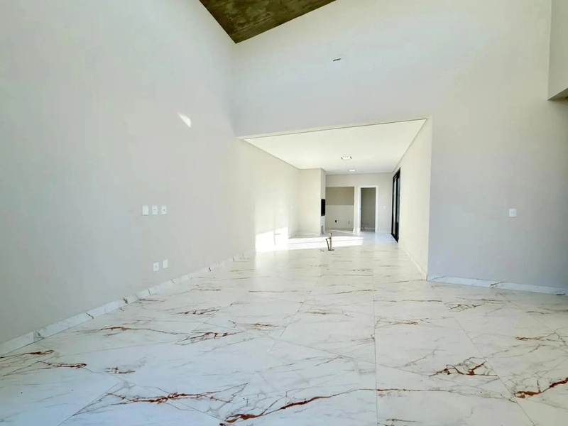 CASA À VENDA: 3ª foto da galeria de imagens do imóvel