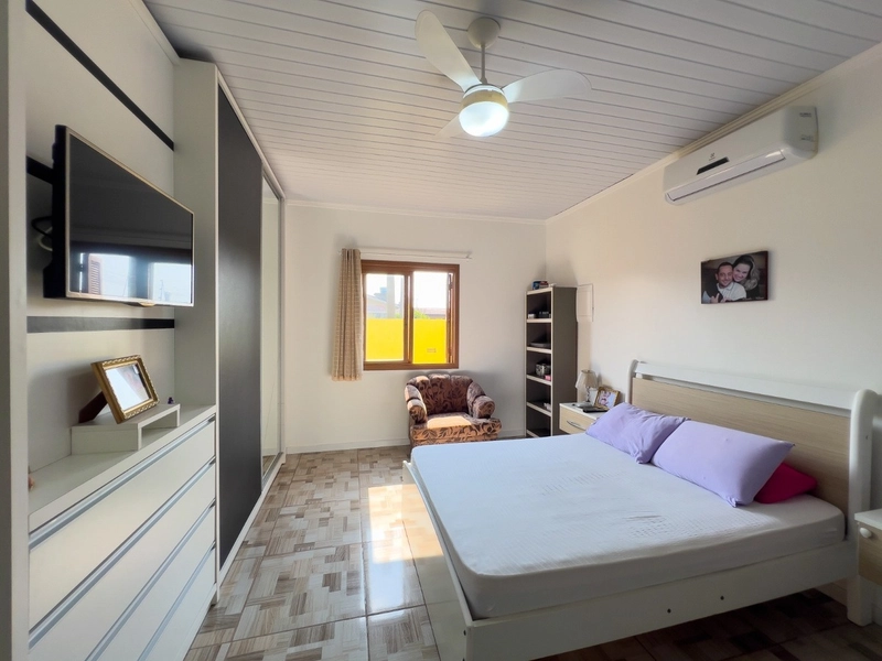 Casa a venda com 3 dormitórios, suite e piscina em Capão da Canoa: 2ª foto da galeria de imagens do imóvel