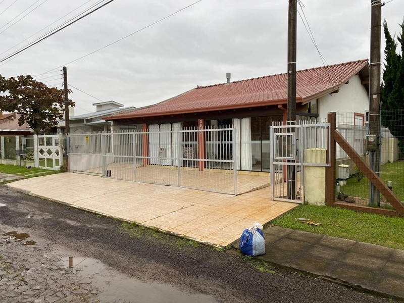 Linda casa térrea à venda em Capão Novo!: 1ª foto da galeria de imagens do imóvel