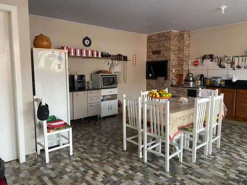 Casa com 3 dormitórios e área de churrasco em bairro  de Xangri-lá: 6ª foto da galeria de imagens do imóvel