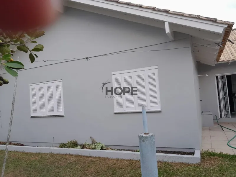 Linda casa com 3 dormitórios em praia de Capão da Canoa: 1ª foto da galeria de imagens do imóvel