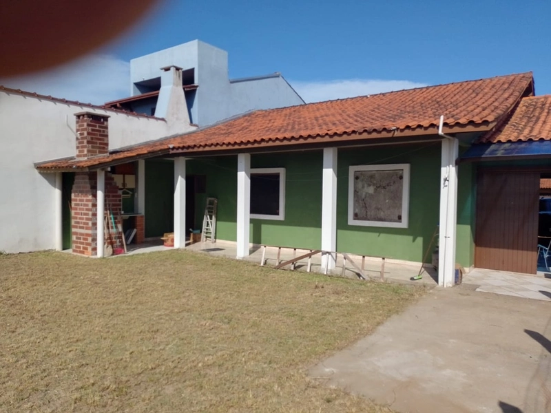 Casa com dois dormitórios em Atlântida Sul: 4ª foto da galeria de imagens do imóvel
