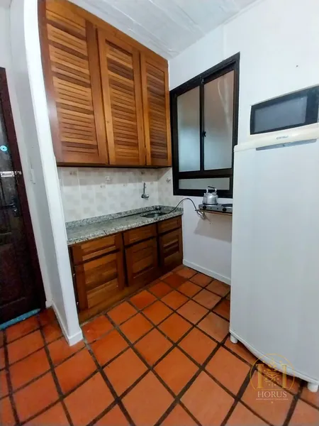 APARTAMENTO MEIA QUADRA DO MAR - CENTRO DE CAPÃO DA CANOA: 7ª foto da galeria de imagens do imóvel