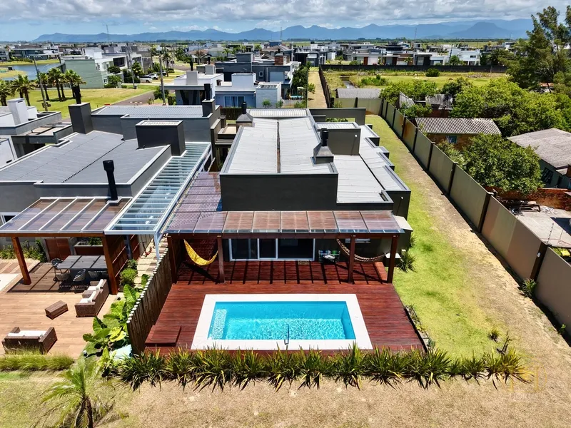 Casa térrea de luxo à venda em Xangri-Lá, no Condomínio Riviera!: 30ª foto da galeria de imagens do imóvel