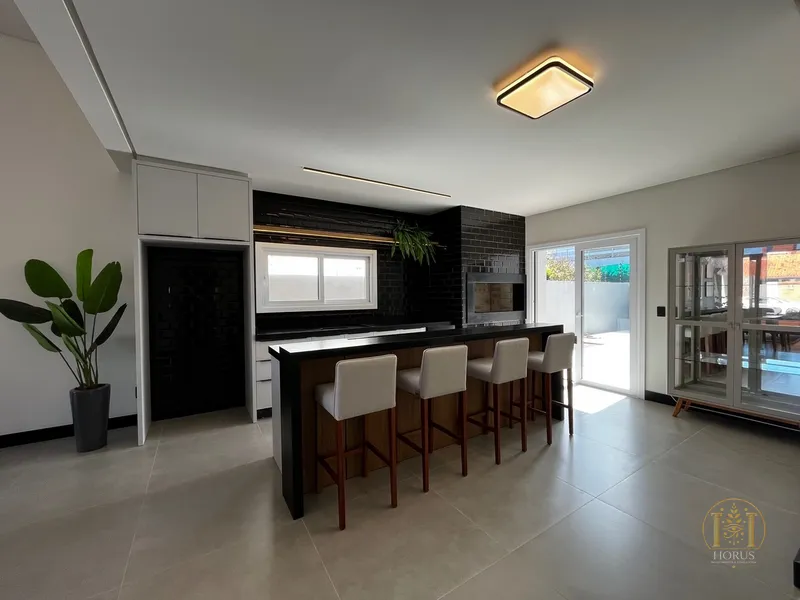 Casa da alto padrão a UMA quadra do mar em Xangri-lá.: 8ª foto da galeria de imagens do imóvel