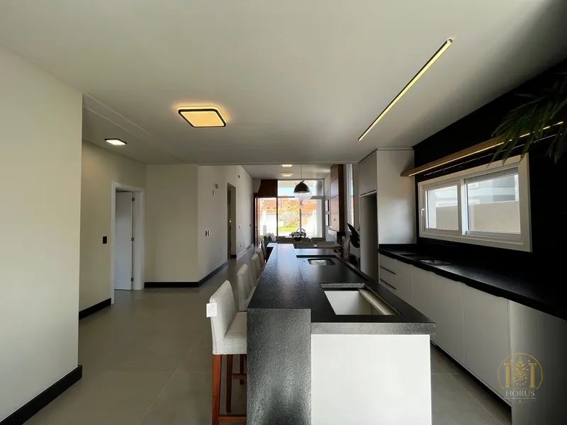 Casa da alto padrão a UMA quadra do mar em Xangri-lá.: 11ª foto da galeria de imagens do imóvel