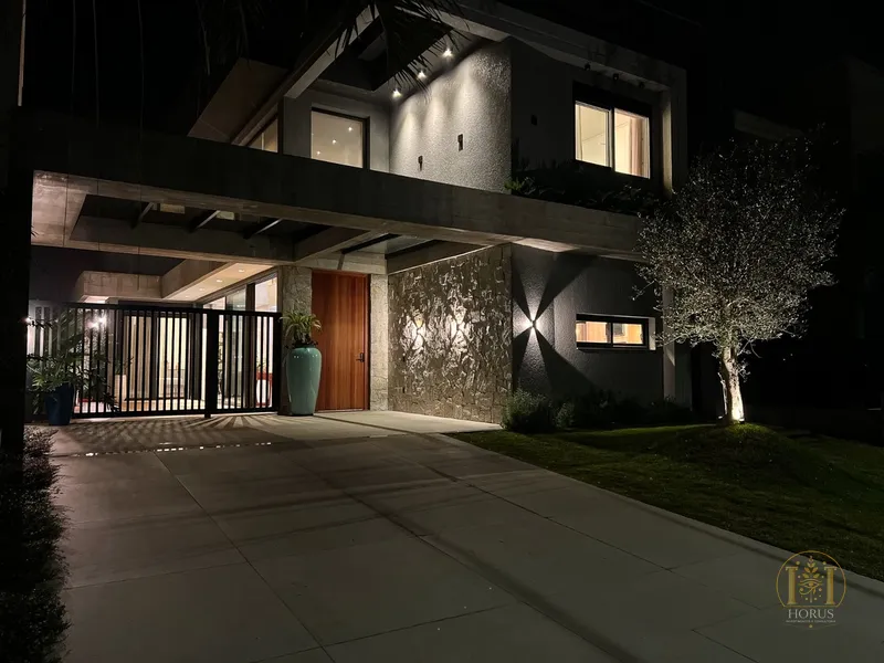 Incrível sobrado de extremo bom gosto no Condomínio Condado de Capão: 2ª foto da galeria de imagens do imóvel