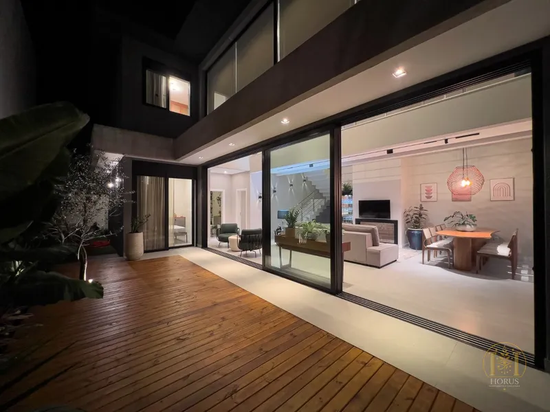 Incrível sobrado de extremo bom gosto no Condomínio Condado de Capão: 3ª foto da galeria de imagens do imóvel