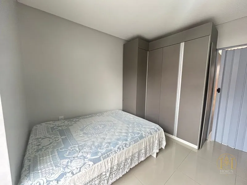 APARTAMENTO CENTRAL COM VISTA PARA A PRAÇA: 4ª foto da galeria de imagens do imóvel