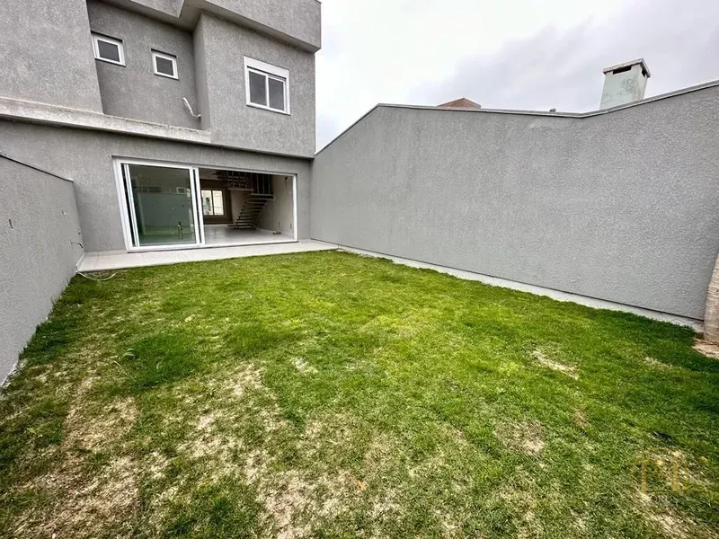 EXCELENTE SOBRADO À DUAS QUADRAS DO MAR À VENDA EM CAPÃO DA CANOA!: 5ª foto da galeria de imagens do imóvel