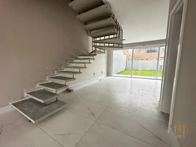 EXCELENTE SOBRADO À DUAS QUADRAS DO MAR À VENDA EM CAPÃO DA CANOA!: 10ª foto da galeria de imagens do imóvel