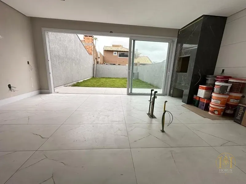 EXCELENTE SOBRADO À DUAS QUADRAS DO MAR À VENDA EM CAPÃO DA CANOA!: 1ª foto da galeria de imagens do imóvel