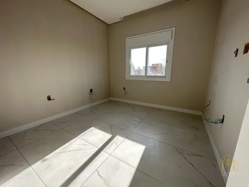 EXCELENTE SOBRADO À DUAS QUADRAS DO MAR À VENDA EM CAPÃO DA CANOA!: 11ª foto da galeria de imagens do imóvel