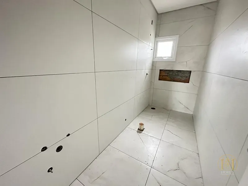 EXCELENTE SOBRADO À DUAS QUADRAS DO MAR À VENDA EM CAPÃO DA CANOA!: 6ª foto da galeria de imagens do imóvel