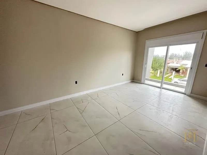 EXCELENTE SOBRADO À DUAS QUADRAS DO MAR À VENDA EM CAPÃO DA CANOA!: 3ª foto da galeria de imagens do imóvel