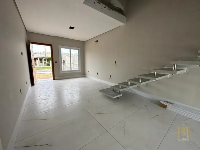 EXCELENTE SOBRADO À DUAS QUADRAS DO MAR À VENDA EM CAPÃO DA CANOA!: 2ª foto da galeria de imagens do imóvel