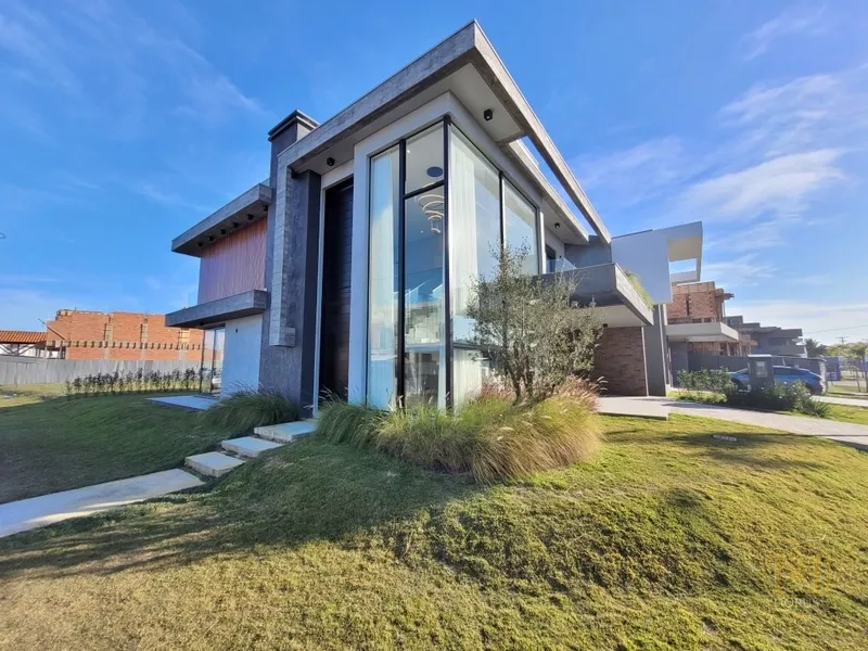 Sobrado de muito bom gosto em condomínio fechado: 2ª foto da galeria de imagens do imóvel