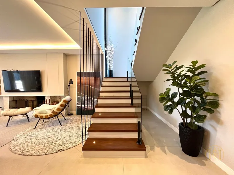 Sobrado beira lago no Condomínio Sunset com 5 dormitórios e piscina!: 1ª foto da galeria de imagens do imóvel