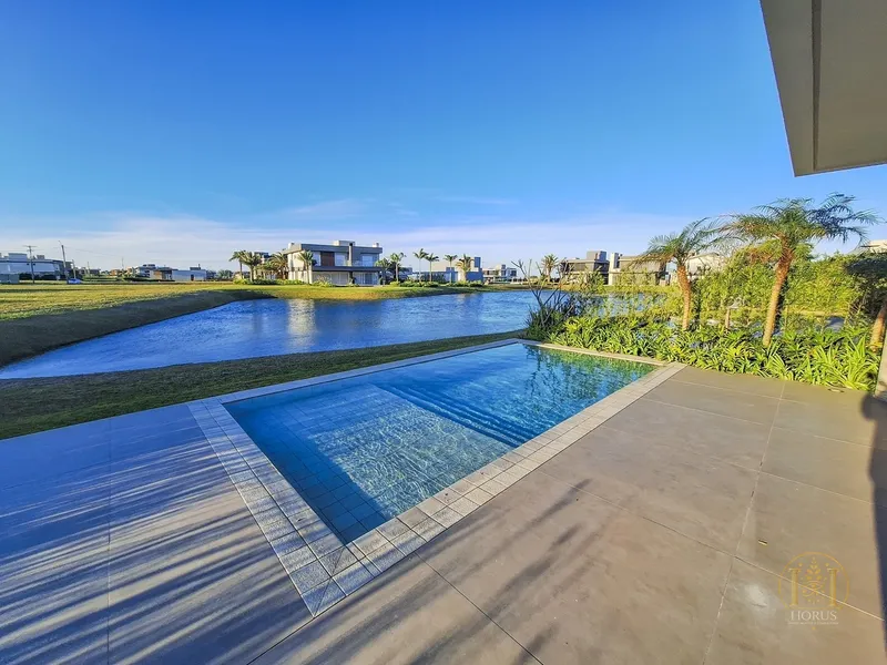 Sobrado de 394 m² no Condomínio Costa Serena, à beira-mar e beira lago: 26ª foto da galeria de imagens do imóvel