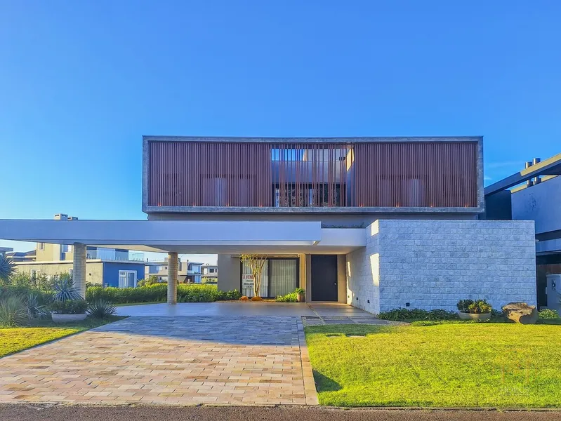 Sobrado de 394 m² no Condomínio Costa Serena, à beira-mar e beira lago: 2ª foto da galeria de imagens do imóvel