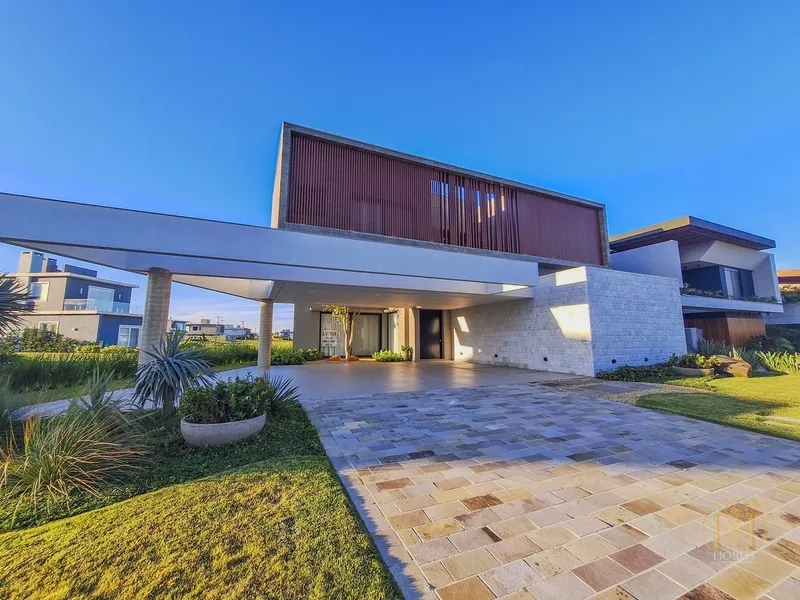 Sobrado de 394 m² no Condomínio Costa Serena, à beira-mar e beira lago: 3ª foto da galeria de imagens do imóvel