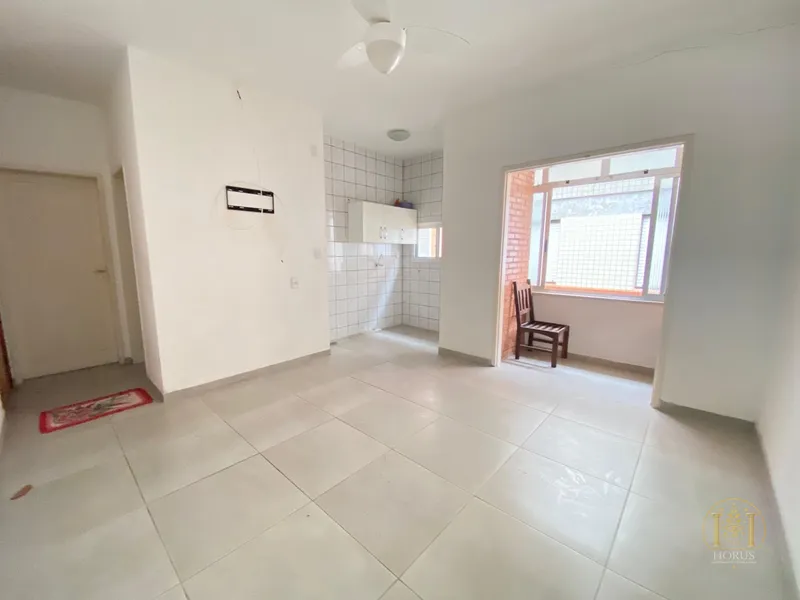 APARTAMENTO CENTRAL, A DUAS QUADRAS DO MAR: 1ª foto da galeria de imagens do imóvel