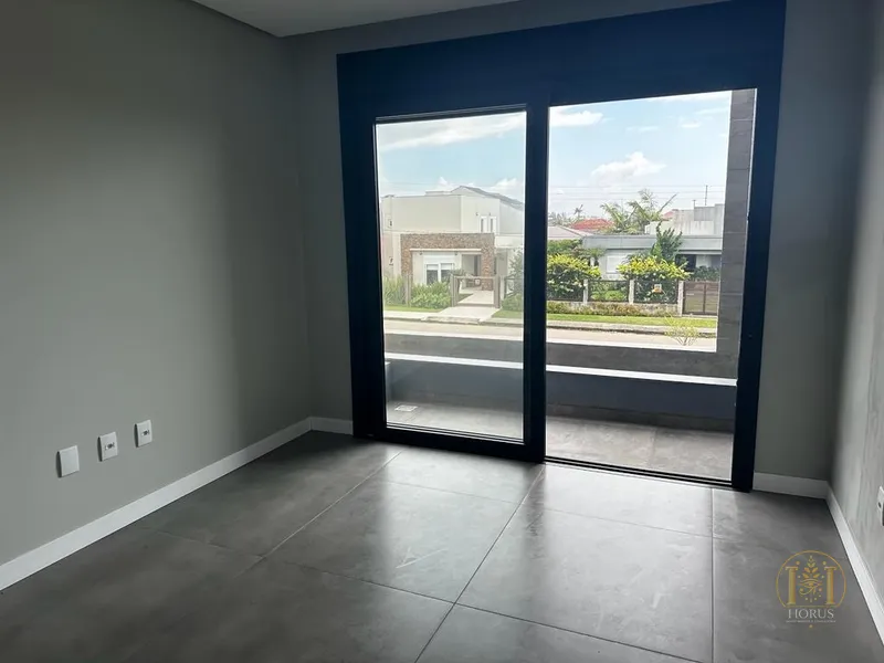 Sobrado novo a 100 metros do mar: 3ª foto da galeria de imagens do imóvel