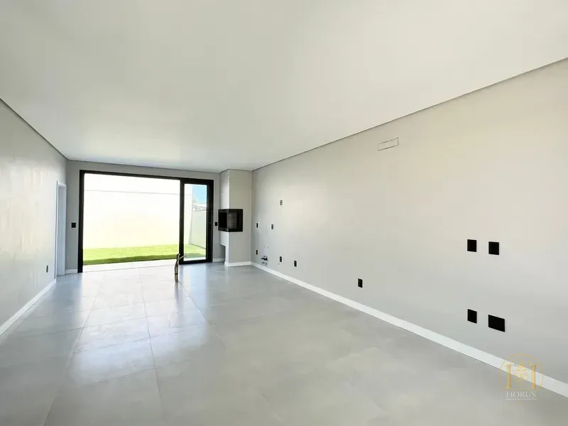 LINDO SOBRADO A VENDA LADO MAR DE CAPÃO DA CANOA-RS: 4ª foto da galeria de imagens do imóvel