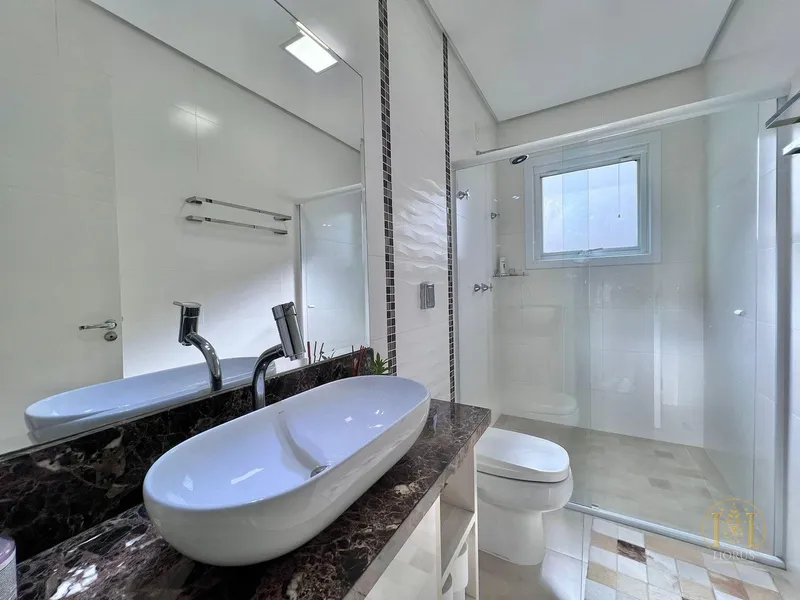 Casa sofisticada no Condomínio Fechado Condado: 3 suítes e piscina aqu: 20ª foto da galeria de imagens do imóvel