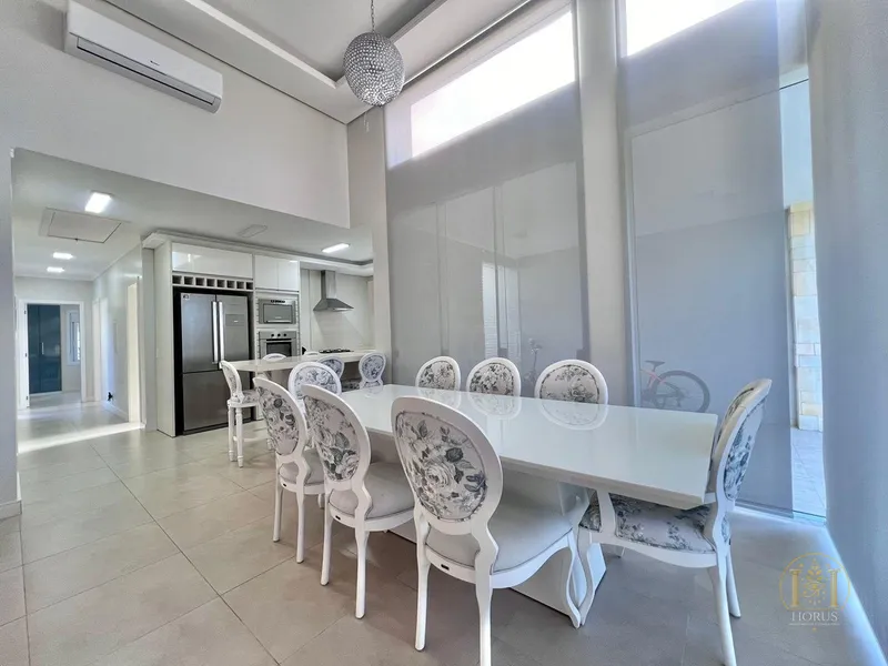 Casa sofisticada no Condomínio Fechado Condado: 3 suítes e piscina aqu: 14ª foto da galeria de imagens do imóvel