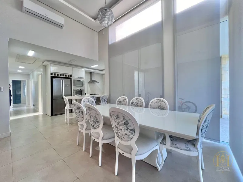 Casa sofisticada no Condomínio Fechado Condado: 3 suítes e piscina aqu: 13ª foto da galeria de imagens do imóvel