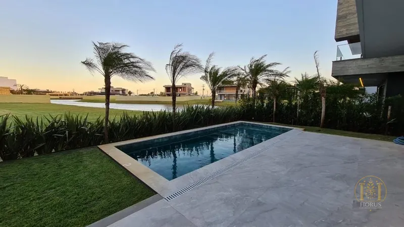 Mansão beira lago no condomínio Sense: 3ª foto da galeria de imagens do imóvel