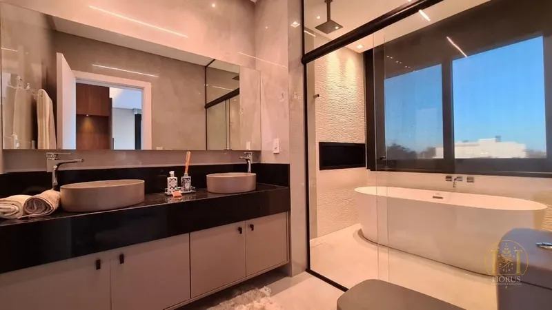 Mansão beira lago no condomínio Sense: 20ª foto da galeria de imagens do imóvel