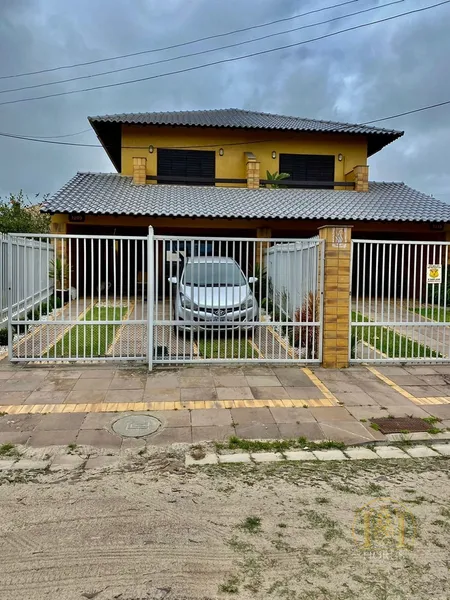 Sobrado Geminado 3 dormitórios, bairro Centro em Xangri-lá: 1ª foto da galeria de imagens do imóvel