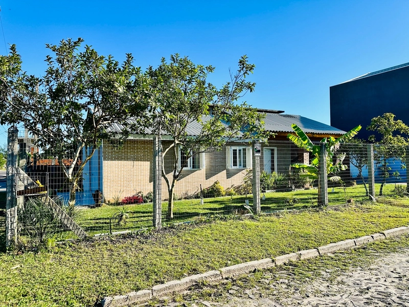 Casa em Atlântida Sul: 45ª foto da galeria de imagens do imóvel