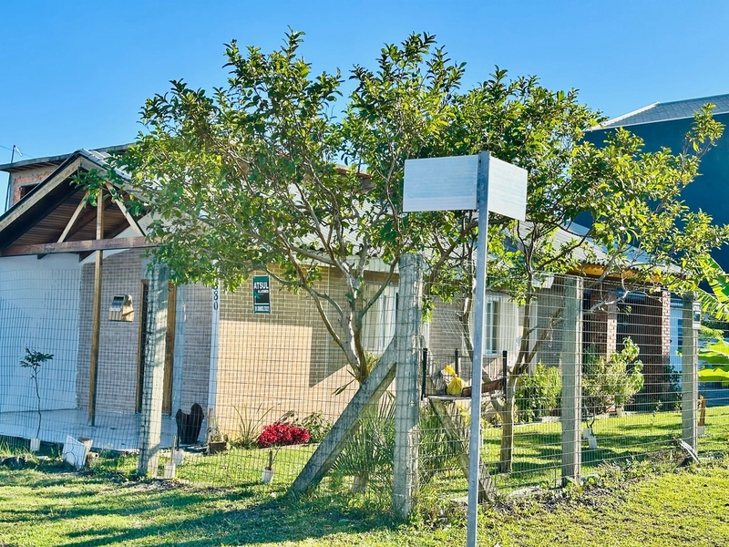Casa em Atlântida Sul: 1ª foto da galeria de imagens do imóvel