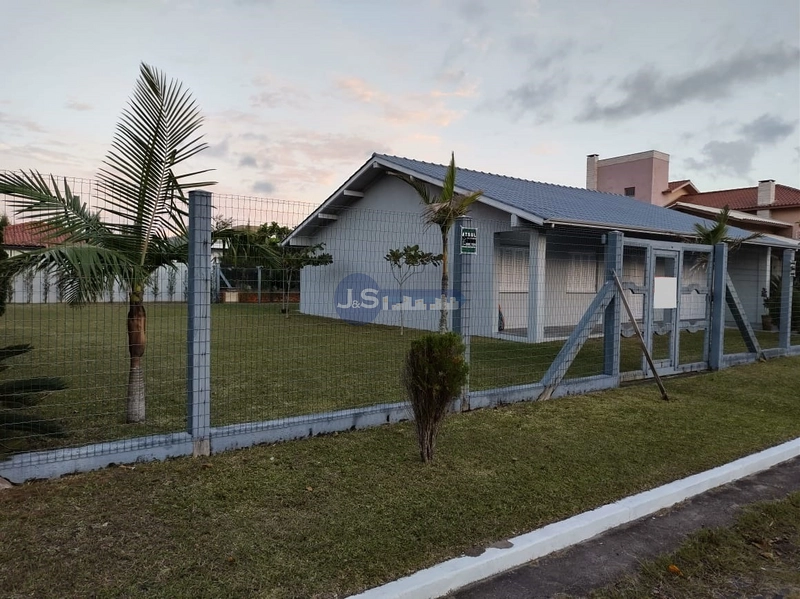 EXCELENTE CASA COM 02 TERRENOS PROXIMO AO MAR: 1ª foto da galeria de imagens do imóvel