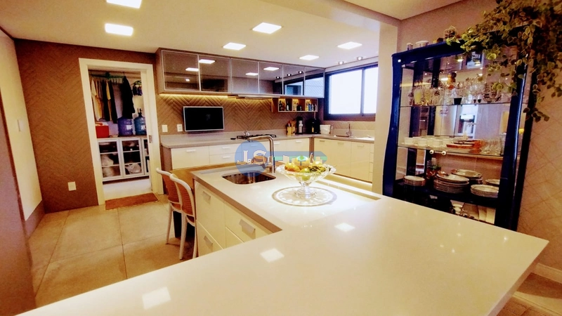 Excelente Apartamento 03 Suítes, 04 vagas de garagem, Área Nobre de Ca: 12ª foto da galeria de imagens do imóvel