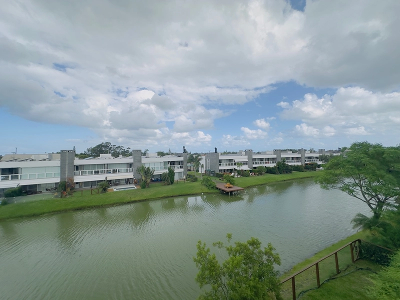 Casa em Condomínio Fechado Beira Lago: 3ª foto da galeria de imagens do imóvel